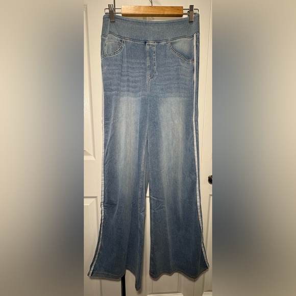 New Halara Flex™ High Waisted Stripe Wide Leg Flowy Casual Jeans MEDIUM Light - Picture 4 of 10